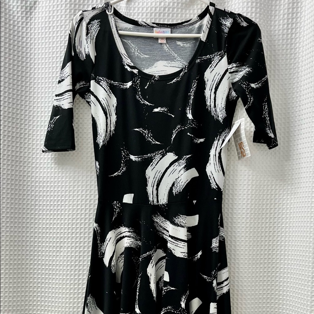 BNWT Beautiful XS Comfy Stretchy Lularoe Nicole Dress